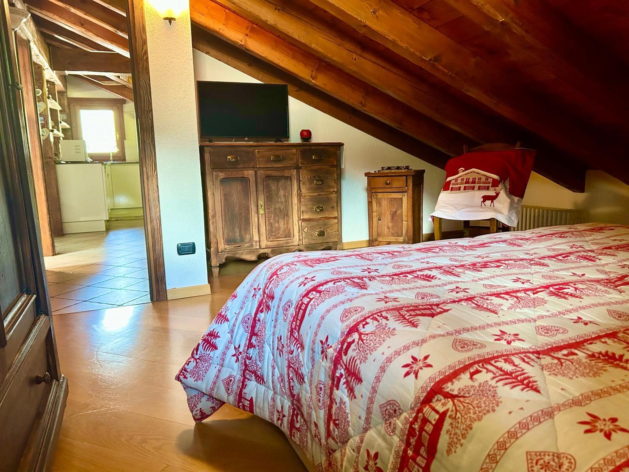 Mansarda Luminosa Apartment La Thuile Bagian luar foto