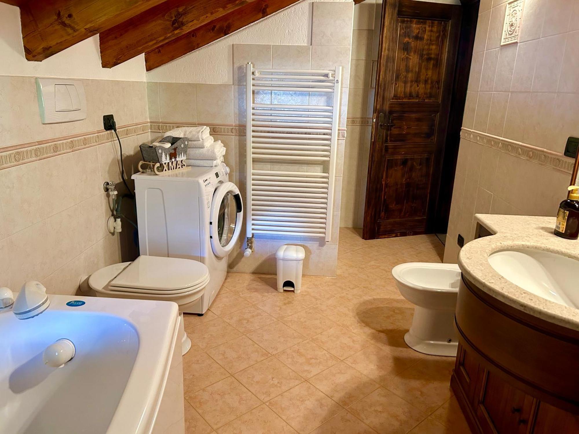 Mansarda Luminosa Apartment La Thuile Bagian luar foto