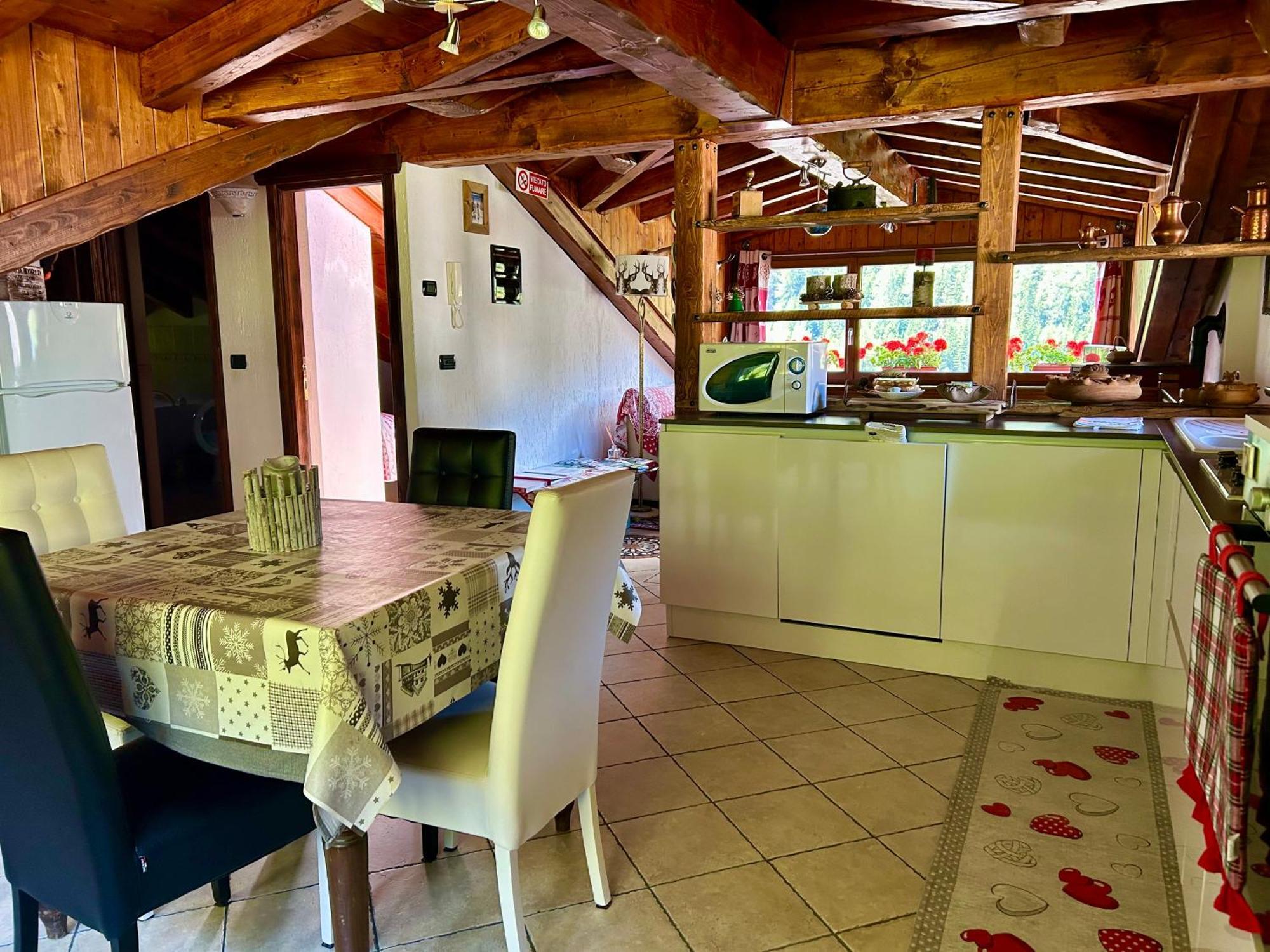 Mansarda Luminosa Apartment La Thuile Bagian luar foto