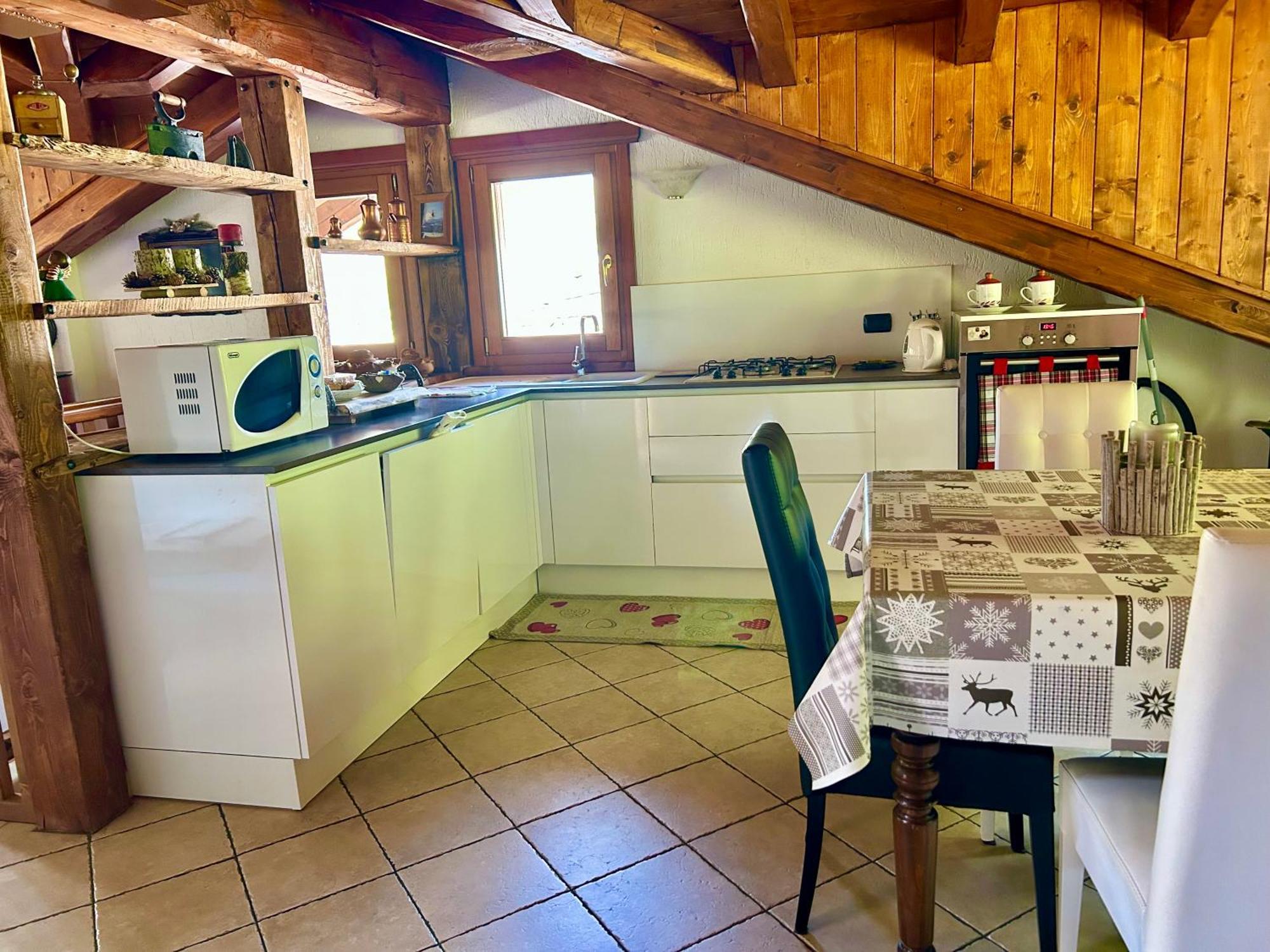 Mansarda Luminosa Apartment La Thuile Bagian luar foto